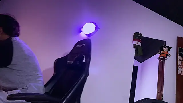 Snapshot of 3v1l chatting on December 2025 08:07:02 PM 3v1l online show from December 2025 08:07:02 PM