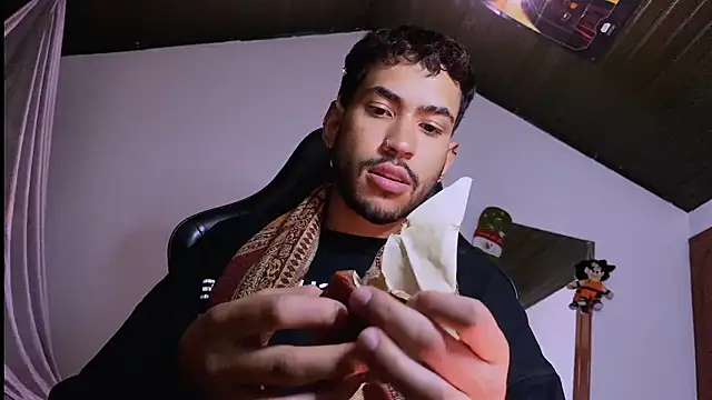 Snapshot of 3v1l chatting on December 2025 09:11:01 PM 3v1l online show from December 2025 09:11:01 PM