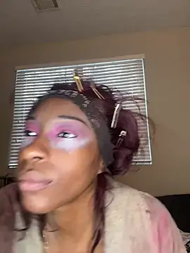 Snapshot of MadameMuse chatting on February 2026 03:52:02 PM MadameMuse online show from February 2026 03:52:02 PM