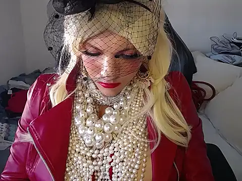 Snapshot of VanesaCrossic chatting on October 2025 08:03:01 AM VanesaCrossic online show from October 2025 08:03:01 AM