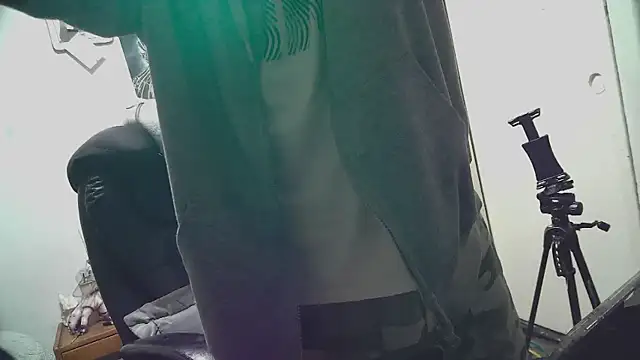 Snapshot of YoungStallionXL chatting on February 2026 06:12:02 AM YoungStallionXL online show from February 2026 06:12:02 AM