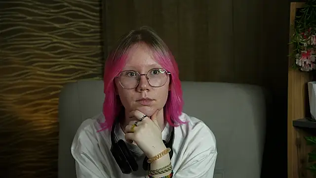 HanVertz online show from November 2025 09:22:02 AM