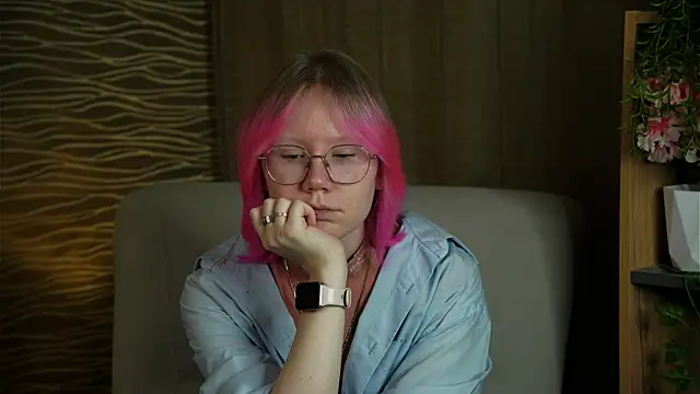 HanVertz online show from November 2025 05:21:01 AM