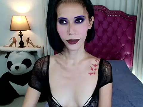 Snapshot of bellaUtops chatting on November 2025 12:28:02 PM bellaUtops online show from November 2025 12:28:02 PM