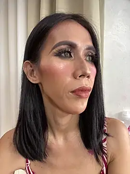 Snapshot of bellaUtops chatting on December 2025 09:49:01 AM bellaUtops online show from December 2025 09:49:01 AM