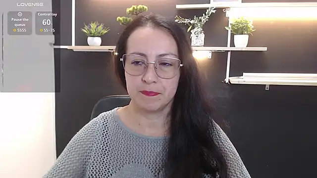 Lauryn Jones online show from April 2026 04:56:02 PM