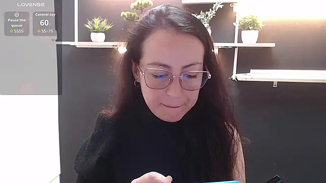 Lauryn Jones online show from April 2026 07:26:01 PM
