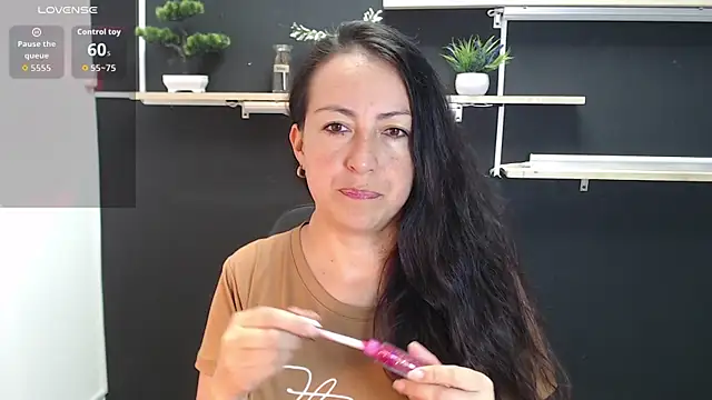 Lauryn Jones online show from May 2026 06:03:02 PM