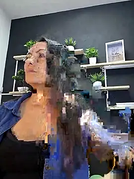 Lauryn Jones online show from May 2026 04:46:02 PM