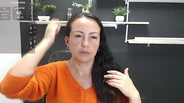 Lauryn Jones online show from May 2026 07:00:01 PM