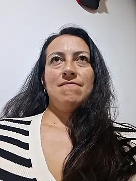 Lauryn Jones online show from May 2026 03:58:01 AM