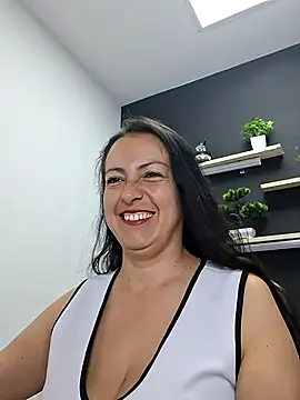 Lauryn Jones online show from July 2026 06:16:02 PM