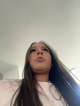 Brunettecollins05 online show from April 2026 08:00:02 PM