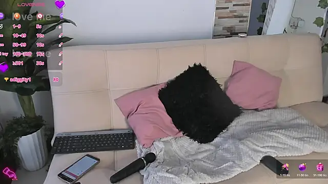 Evelyn R  online show from June 2026 09:37:01 PM