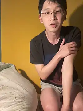 NerdyAsian1701 online show from November 2025 03:06:01 AM