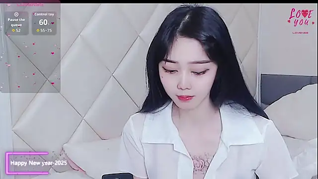 Snapshot of YAOYAO-2025 chatting on February 2026 06:01:02 PM YAOYAO-2025 online show from February 2026 06:01:02 PM