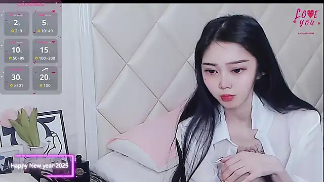 Snapshot of YAOYAO-2025 chatting on February 2026 06:12:01 PM YAOYAO-2025 online show from February 2026 06:12:01 PM