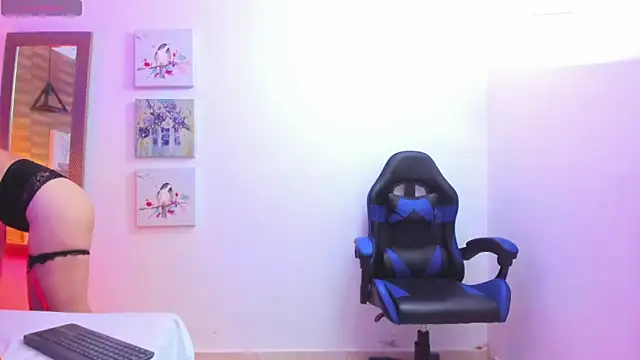 Mia Sensation  online show from April 2026 09:19:01 PM