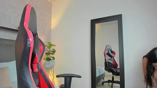 shanel smithh online show from November 2025 12:55:01 PM