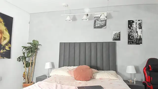 kendra london online show from May 2026 10:57:02 AM