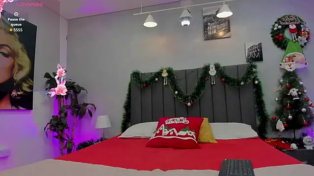 Snapshot of maddy__moon chatting on December 2025 03:56:02 AM maddy moon online show from December 2025 03:56:02 AM