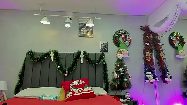 Snapshot of maddy__moon chatting on December 2025 04:30:02 AM maddy moon online show from December 2025 04:30:02 AM