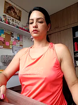 Wanda Arias online show from November 2025 07:57:02 PM