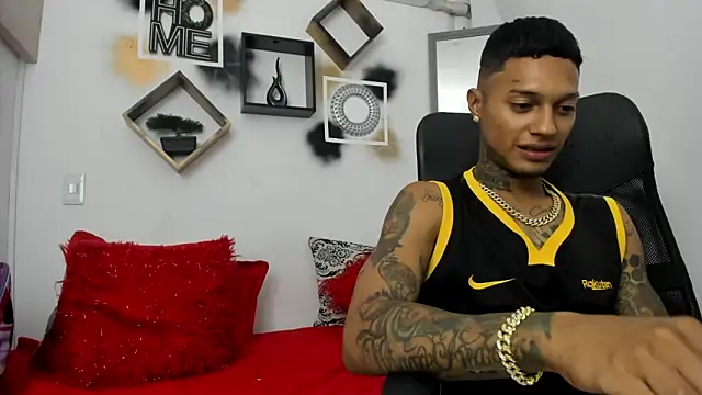 YuleimysAndAlex online show from November 2025 03:18:02 AM