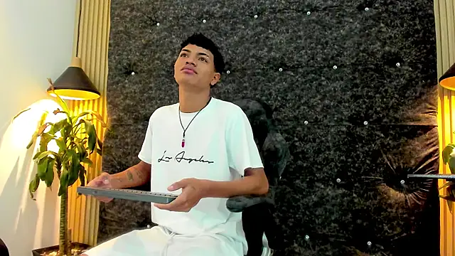 Yilmer hot online show from November 2025 11:55:02 AM