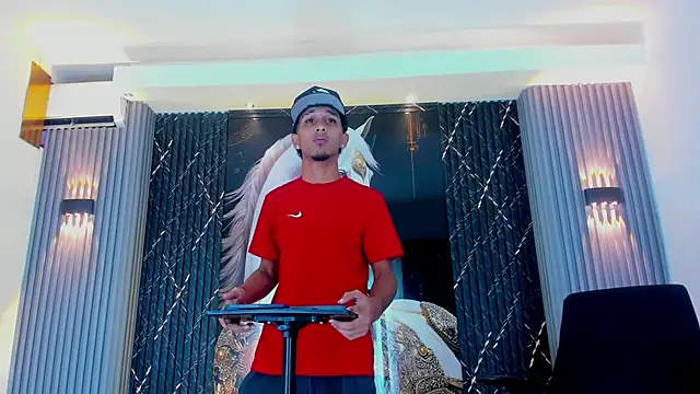 Yilmer hot online show from November 2025 04:00:01 AM