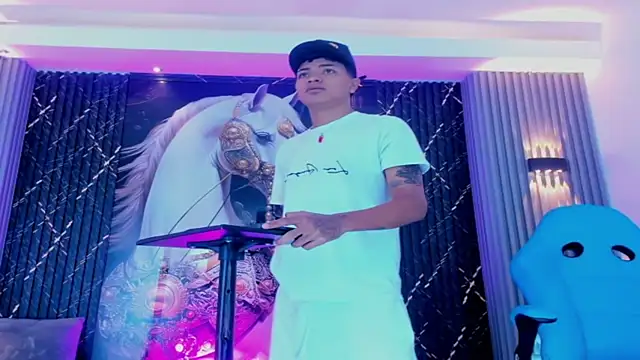 Yilmer hot online show from November 2025 04:33:02 AM