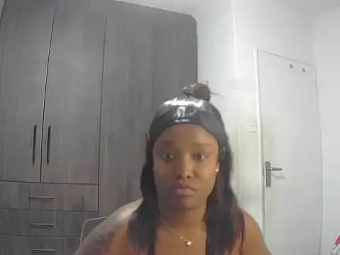 Cherry-OnTop online show from November 2025 10:28:01 AM