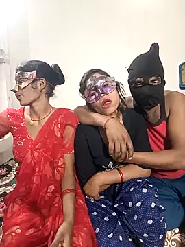 Snapshot of Real-Family chatting on January 2026 06:01:01 PM Real-Family online show from January 2026 06:01:01 PM