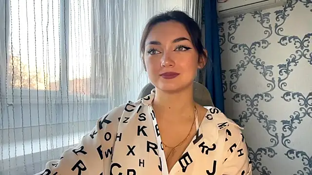 Snapshot of TwotyBright chatting on November 2025 08:08:02 AM TwotyBright online show from November 2025 08:08:02 AM