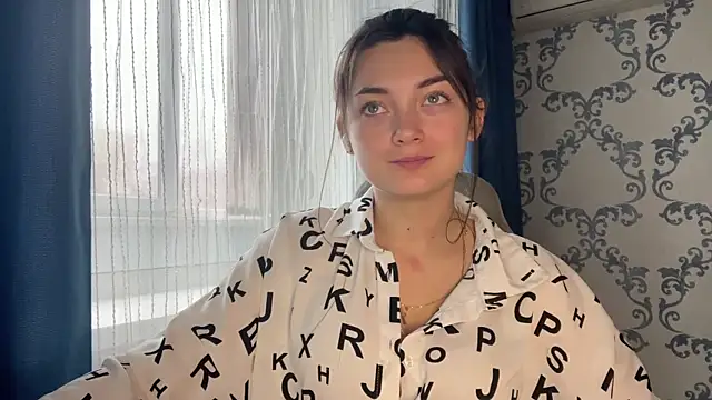 Snapshot of TwotyBright chatting on November 2025 08:06:02 AM TwotyBright online show from November 2025 08:06:02 AM