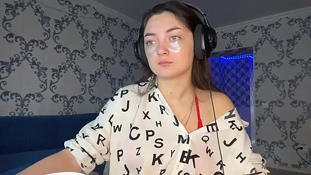 Snapshot of TwotyBright chatting on January 2026 06:07:02 AM TwotyBright online show from January 2026 06:07:02 AM