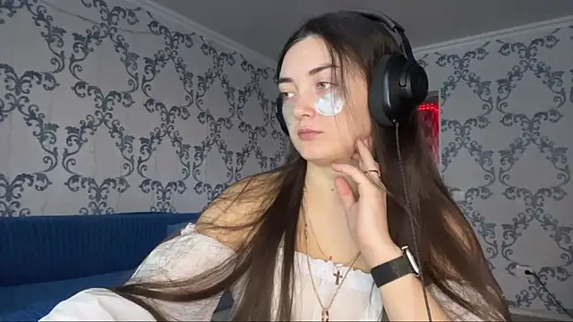 Snapshot of TwotyBright chatting on January 2026 06:06:01 AM TwotyBright online show from January 2026 06:06:01 AM