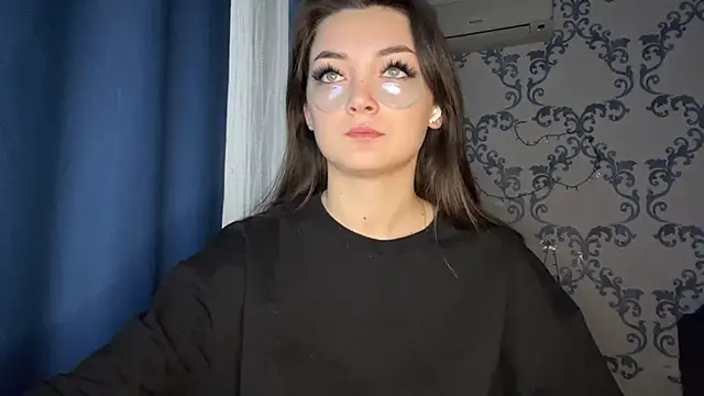 Snapshot of TwotyBright chatting on February 2026 06:01:01 AM TwotyBright online show from February 2026 06:01:01 AM