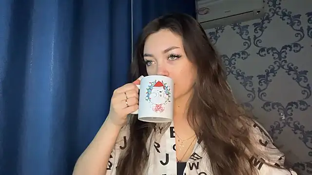 Snapshot of TwotyBright chatting on February 2026 06:09:01 AM TwotyBright online show from February 2026 06:09:01 AM