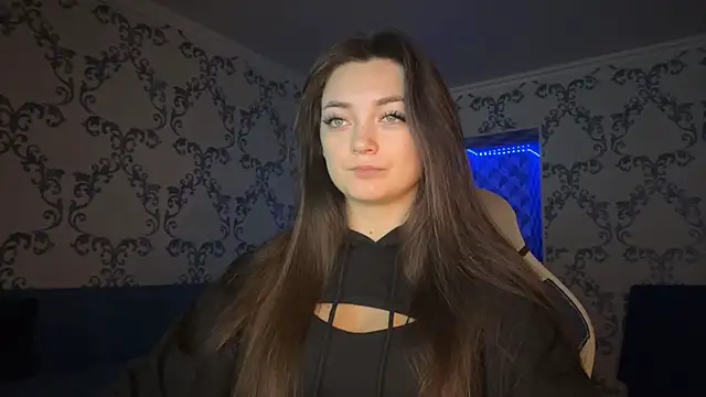 Snapshot of TwotyBright chatting on February 2026 04:08:02 AM TwotyBright online show from February 2026 04:08:02 AM