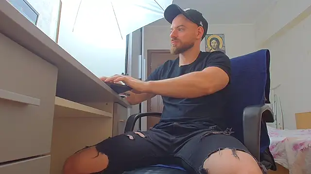 Ryanstone  online show from May 2026 03:46:01 AM