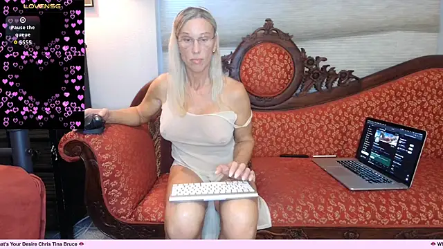 Snapshot of ChrisTinaBruce chatting on November 2025 02:00:01 PM ChrisTinaBruce online show from November 2025 02:00:01 PM