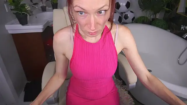 AmiraGoldd online show from July 2026 09:28:02 PM