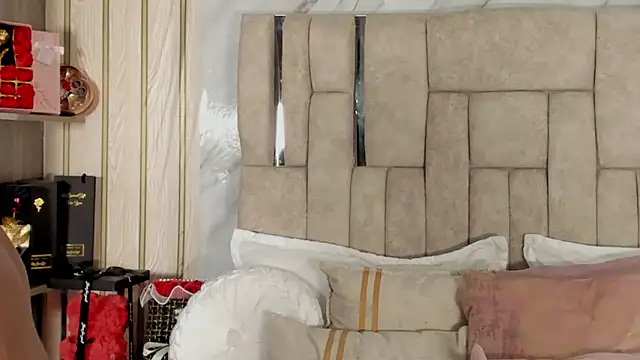 emilyoliver online show from April 2026 08:25:02 PM