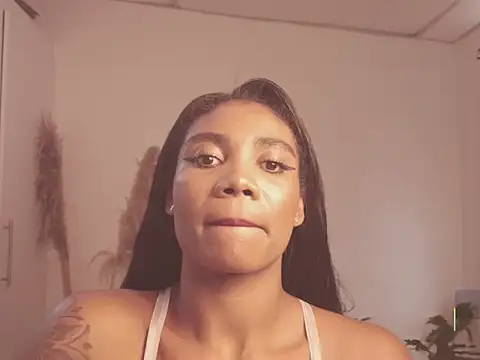 Snapshot of Miss_Benz chatting on November 2025 01:55:01 PM Miss Benz online show from November 2025 01:55:01 PM