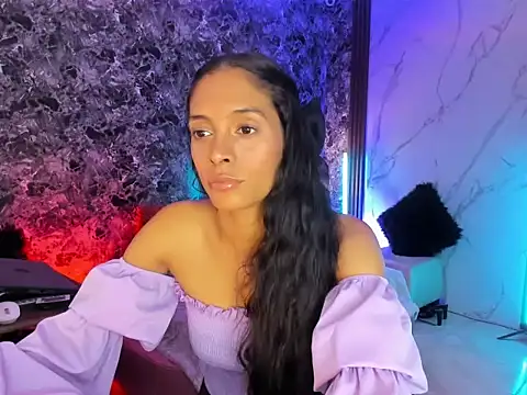 Laura swett online show from November 2025 08:32:01 PM