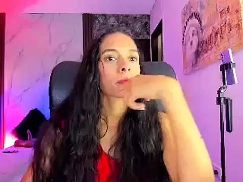 Laura swett online show from November 2025 08:53:01 PM