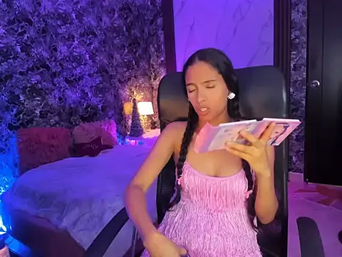 Laura swett online show from November 2025 08:30:01 PM