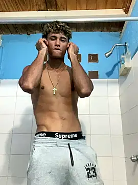 Snapshot of meliodas_23cm chatting on December 2025 03:13:01 AM meliodas 23cm online show from December 2025 03:13:01 AM