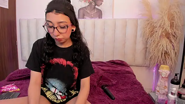 Isabella Crofts online show from May 2026 03:02:02 AM